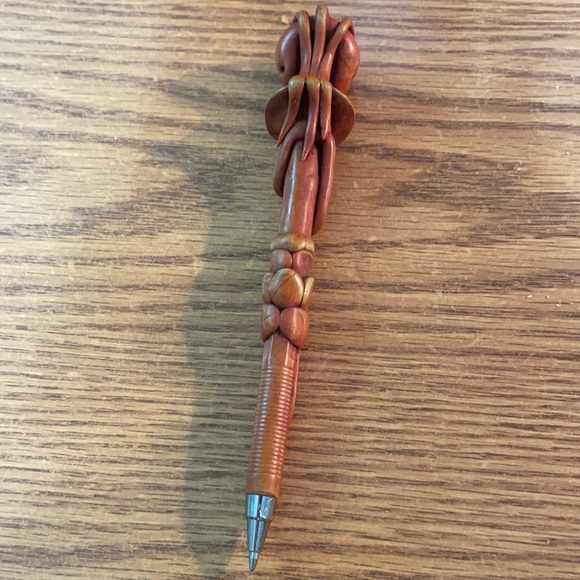 An Area 51 Pen man in hard plastic with a never been used ink source inside. - Picture 2 of 5